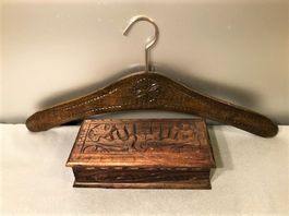 ‼️nun = 25.- Fr.‼️ Drucke + Kleiderbügel w`schön gesch. HOLZ